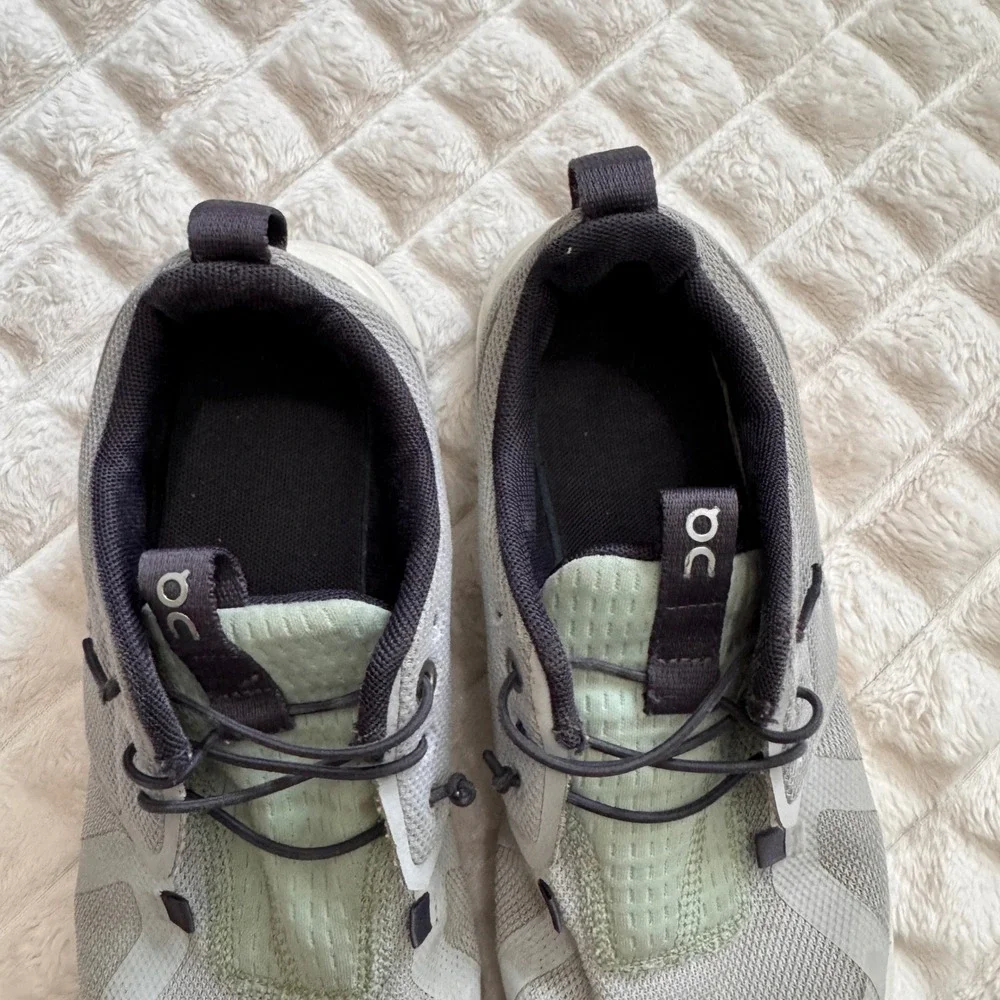 On Running Sky 5.5 Youth Sneakers Athletic Shoes Gray w/ Black Laces